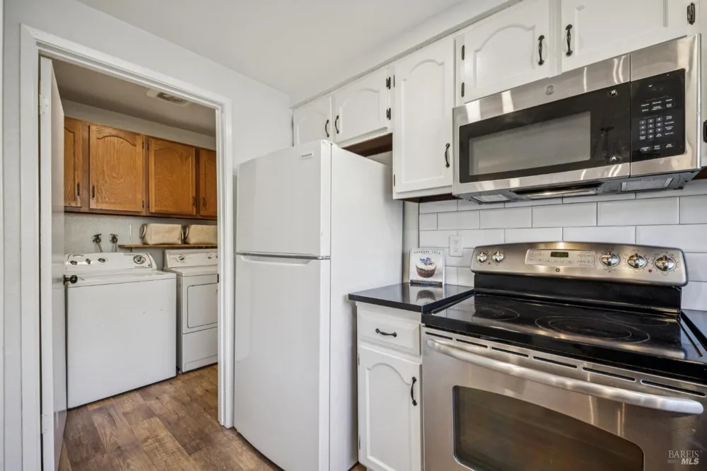 2033 Hawthorne Terrace Novato, CA 94945