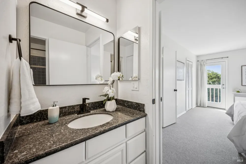 2033 Hawthorne Terrace Novato, CA 94945