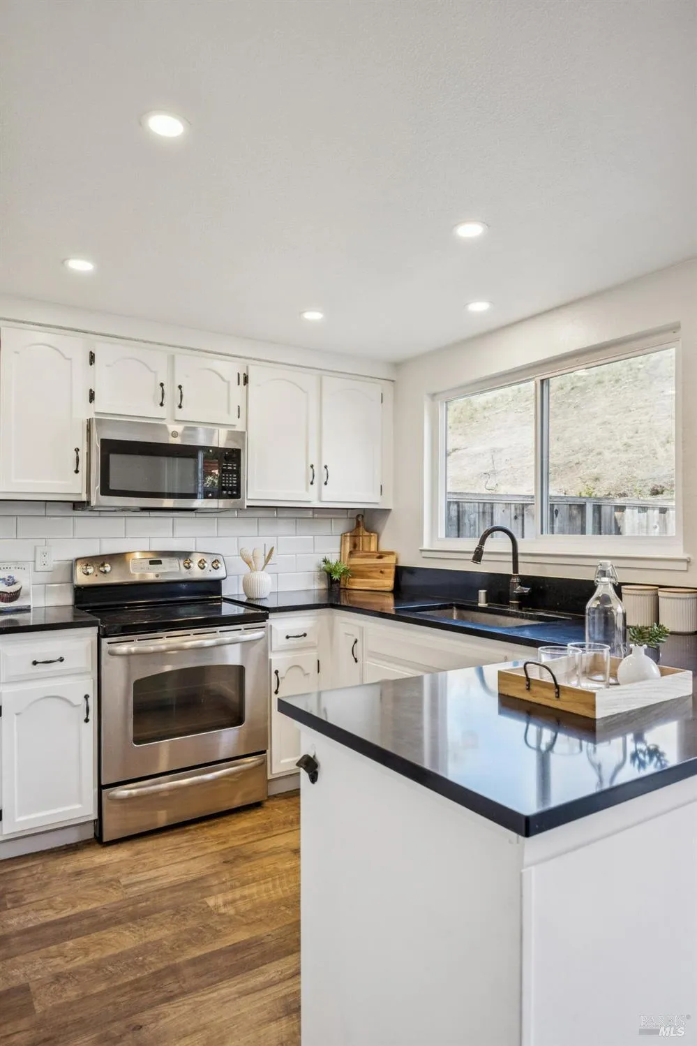 2033 Hawthorne Terrace Novato, CA 94945