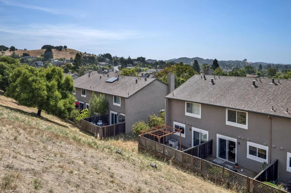 2033 Hawthorne Terrace Novato, CA 94945