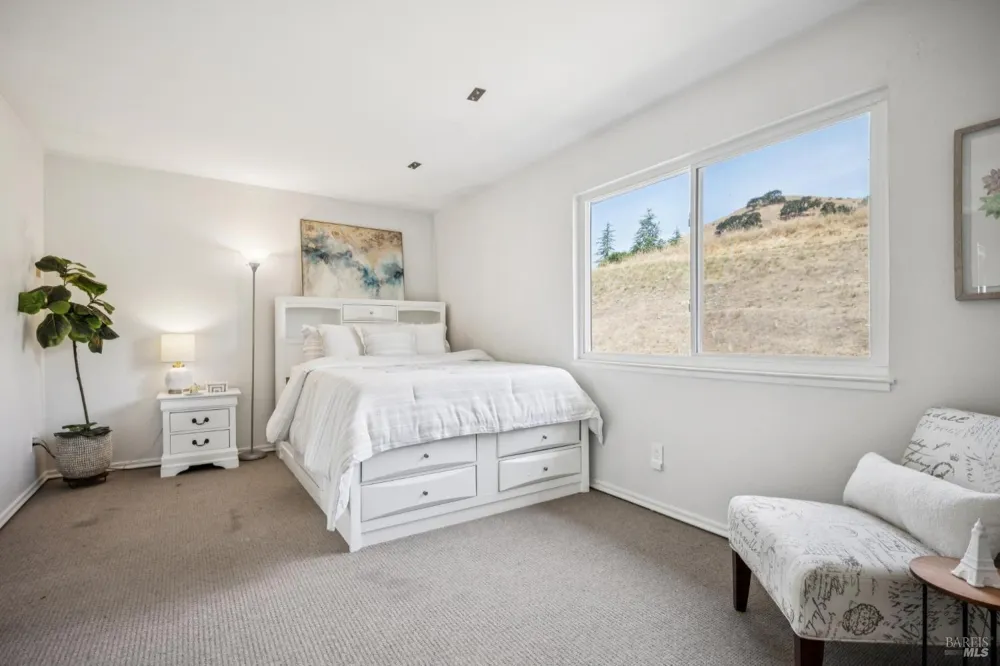 2033 Hawthorne Terrace Novato, CA 94945