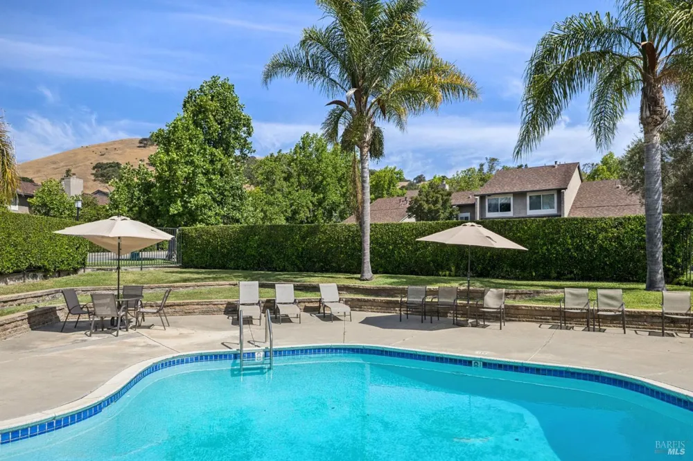 2033 Hawthorne Terrace Novato, CA 94945