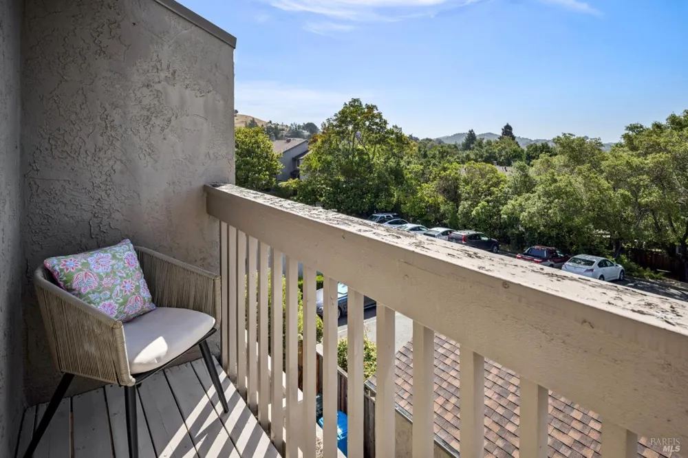 2033 Hawthorne Terrace Novato, CA 94945