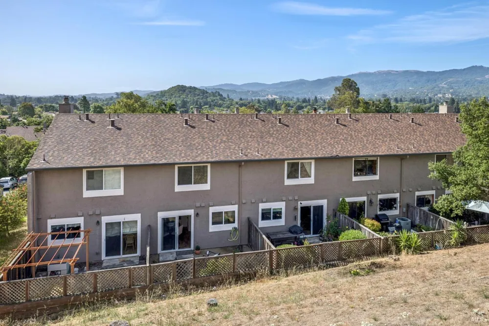 2033 Hawthorne Terrace Novato, CA 94945