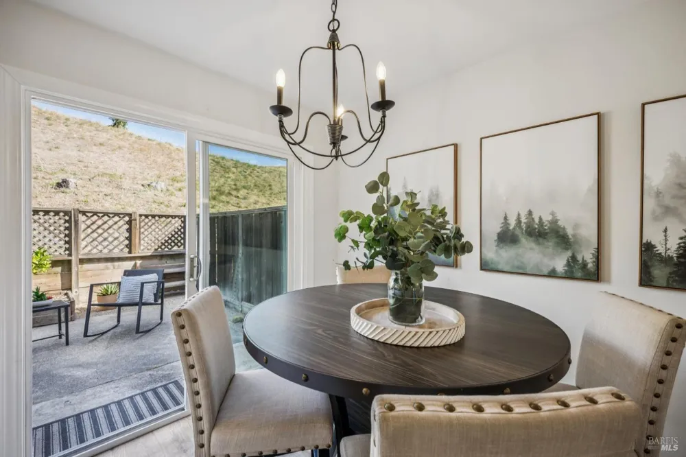 2033 Hawthorne Terrace Novato, CA 94945