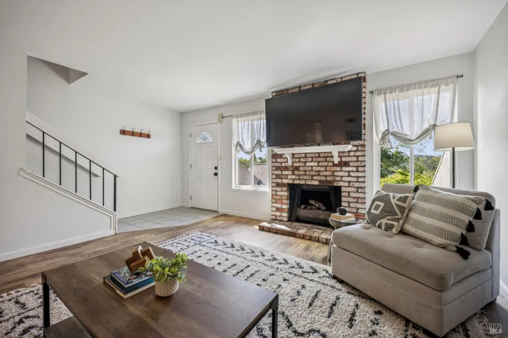 2033 Hawthorne Terrace Novato, CA 94945
