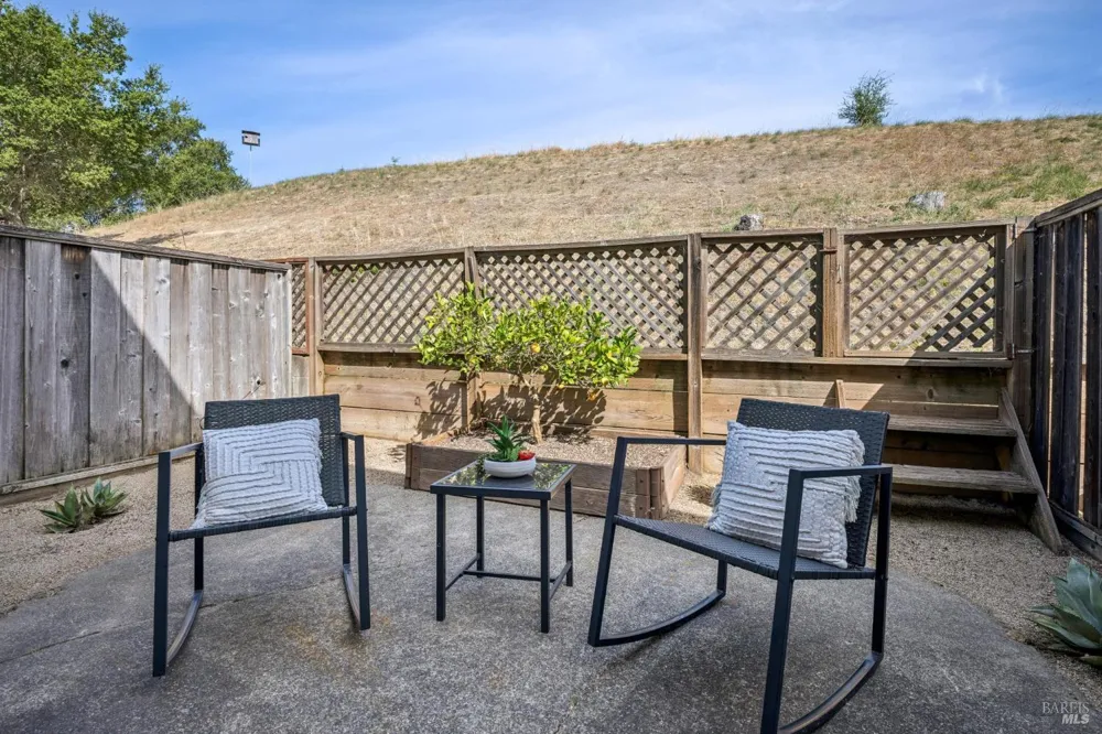 2033 Hawthorne Terrace Novato, CA 94945