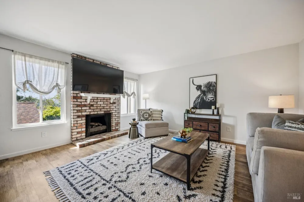 2033 Hawthorne Terrace Novato, CA 94945