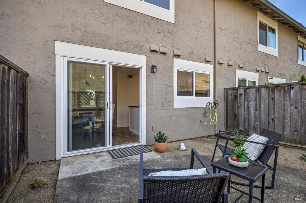 2033 Hawthorne Terrace Novato, CA 94945