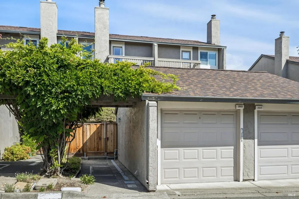 2033 Hawthorne Terrace Novato, CA 94945