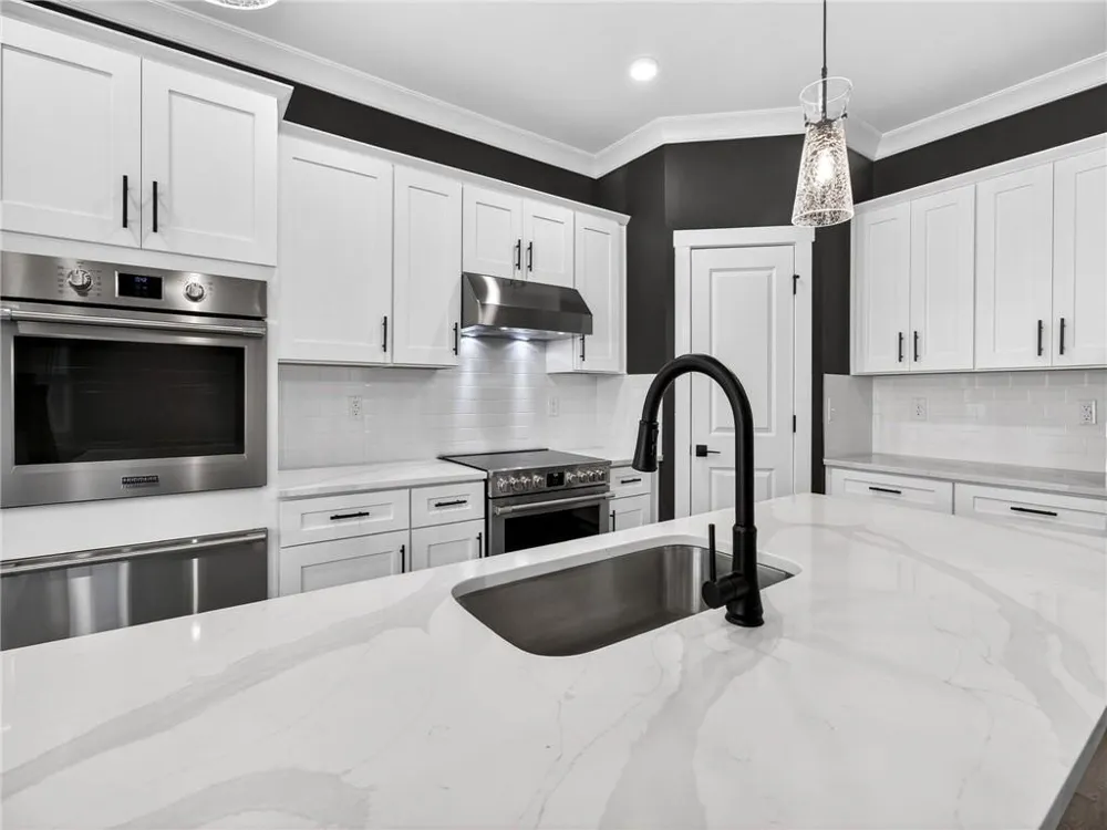 1091 Deer Trail Bishop, GA 30621