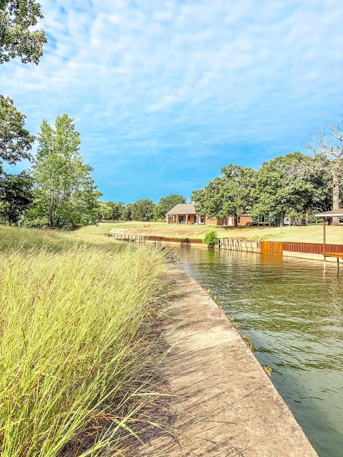 14216 Clark Drive Streetman, TX 75859