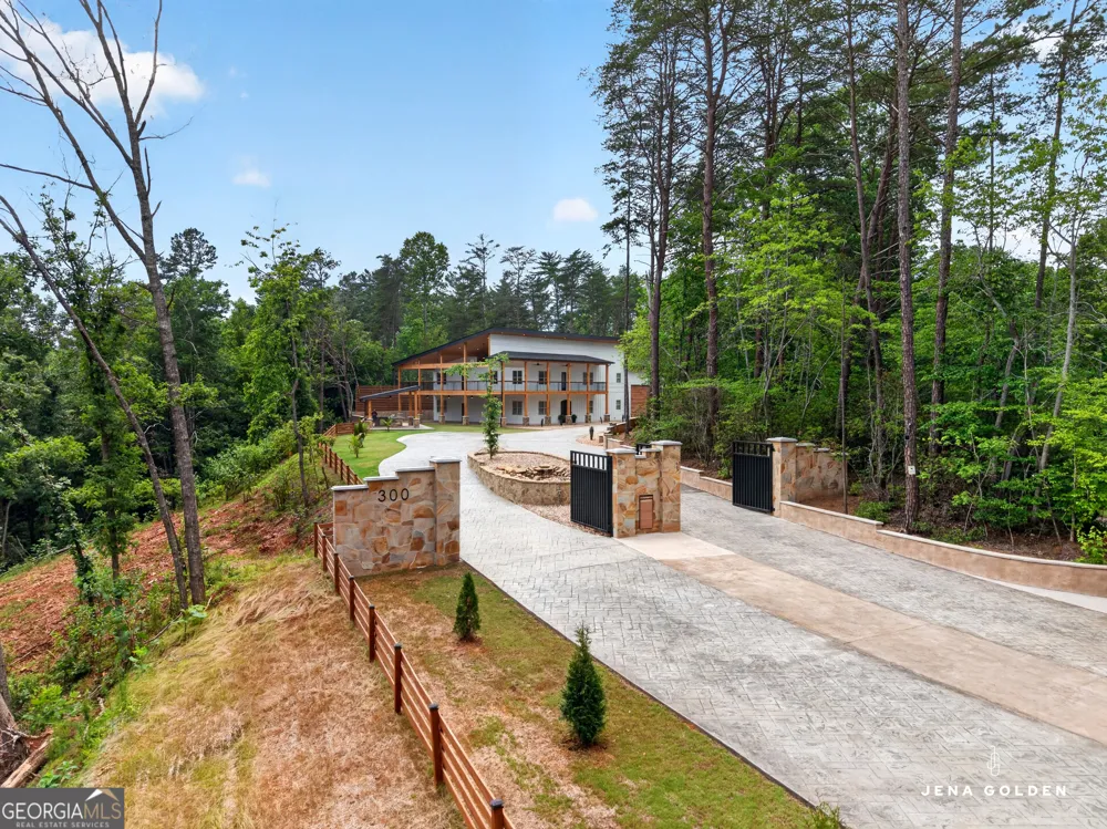 300 Mountain Ridge DR Dahlonega, GA 30533