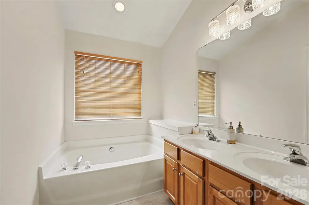 9866 Treeside Lane Matthews, NC 28105