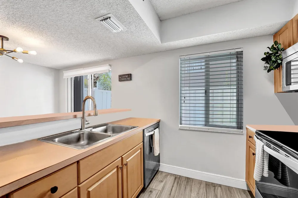 173 Riviera Circle Weston, FL 33326