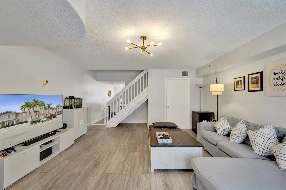 173 Riviera Circle Weston, FL 33326