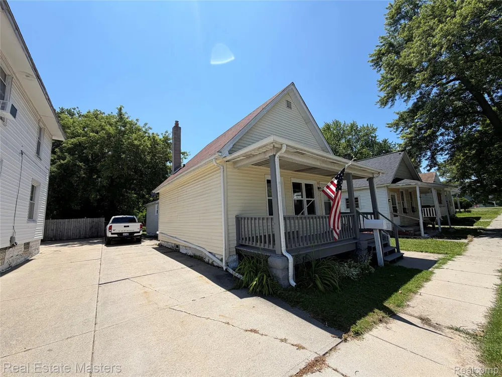 1016 Gillett Street Port Huron City, MI 48060