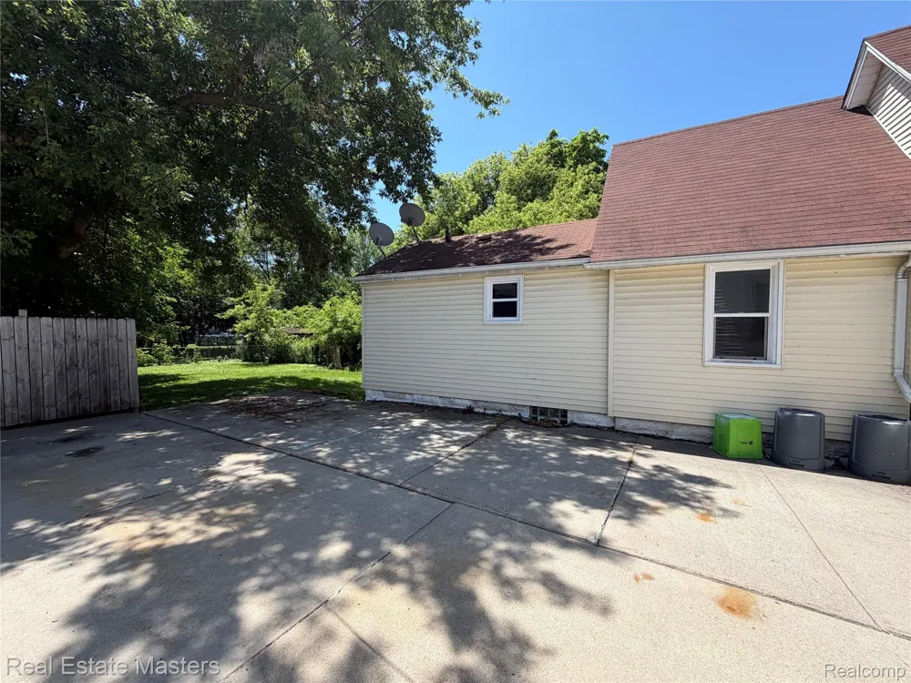 1016 Gillett Street Port Huron City, MI 48060