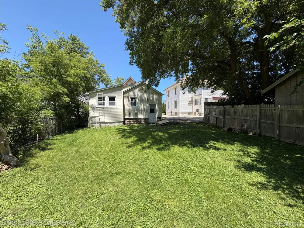 1016 Gillett Street Port Huron City, MI 48060