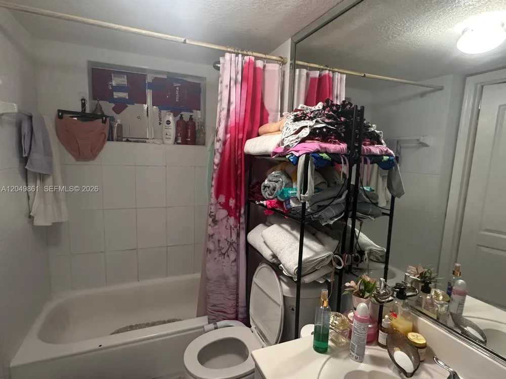 11053 W Okeechobee Rd #102 Hialeah Gardens, FL 33018