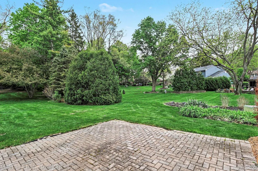 42542 Knollwood Court Northville Township, MI 48168