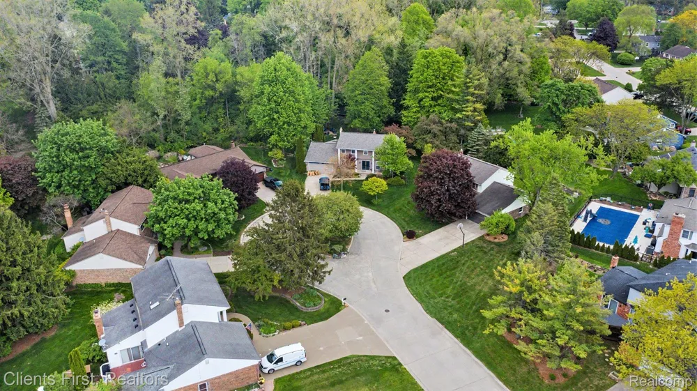 42542 Knollwood Court Northville Township, MI 48168