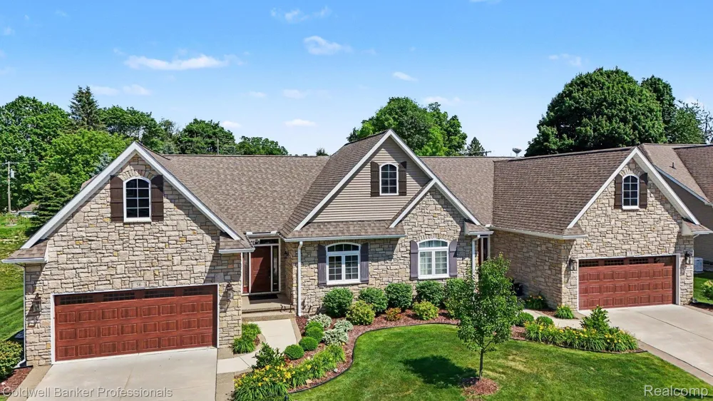 56 Fox Hollow Drive Lapeer City, MI 48455