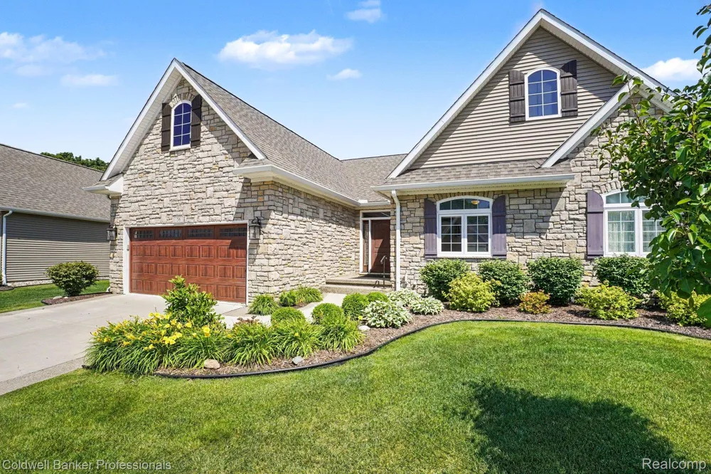 56 Fox Hollow Drive Lapeer City, MI 48455
