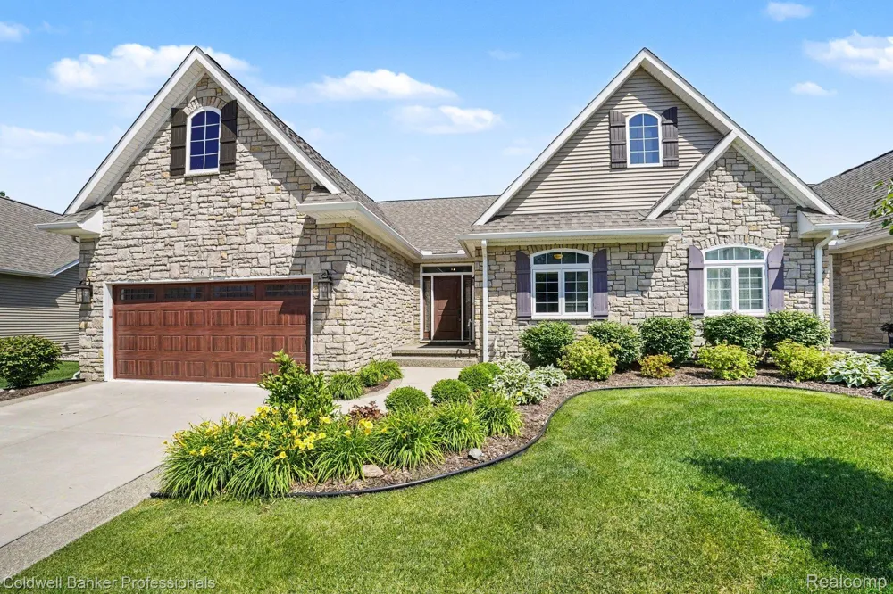 56 Fox Hollow Drive Lapeer City, MI 48455