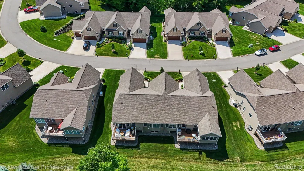 56 Fox Hollow Drive Lapeer City, MI 48455