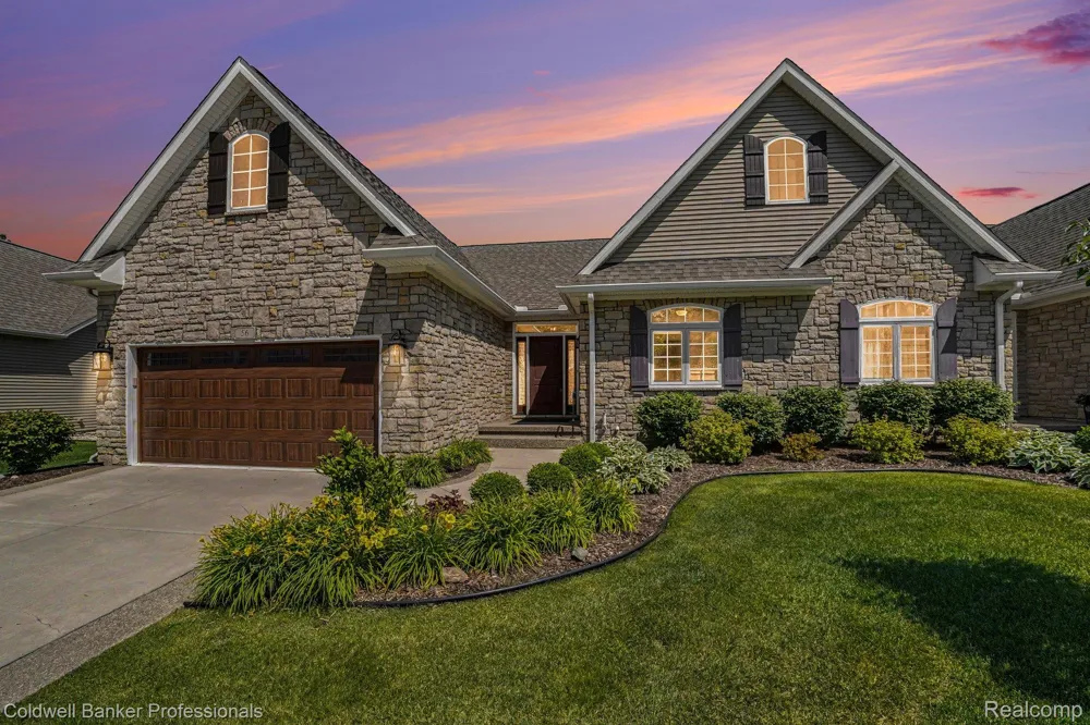 56 Fox Hollow Drive Lapeer City, MI 48455