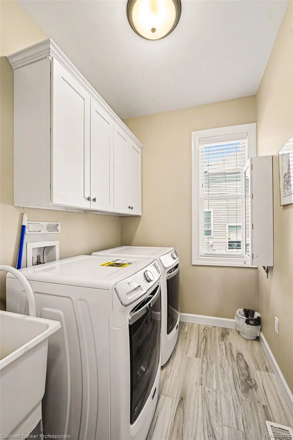 56 Fox Hollow Drive Lapeer City, MI 48455