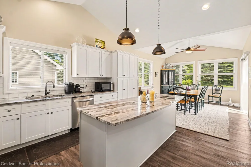 56 Fox Hollow Drive Lapeer City, MI 48455