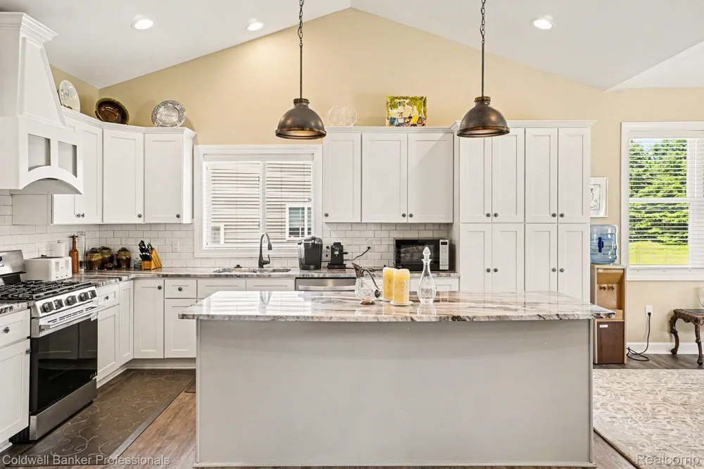 56 Fox Hollow Drive Lapeer City, MI 48455