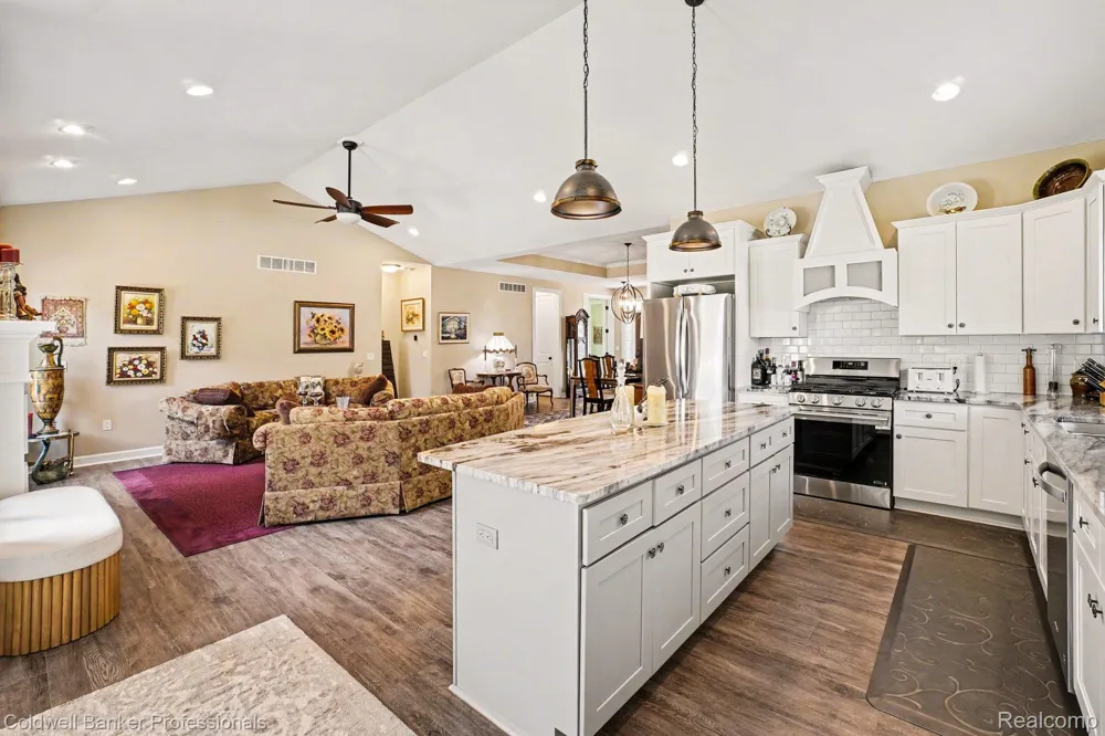 56 Fox Hollow Drive Lapeer City, MI 48455