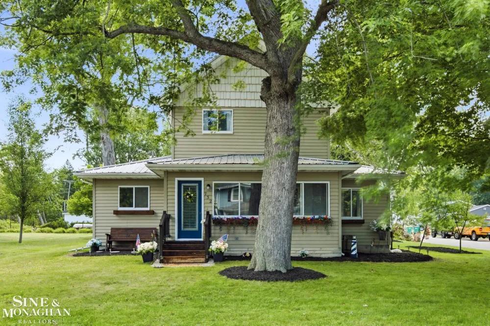732 9th St Street St Clair City, MI 48079