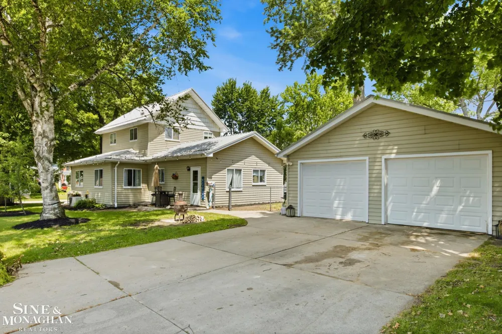 732 9th St Street St Clair City, MI 48079