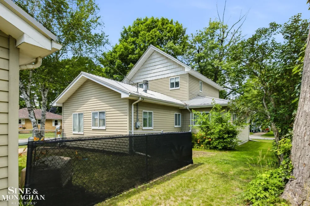 732 9th St Street St Clair City, MI 48079