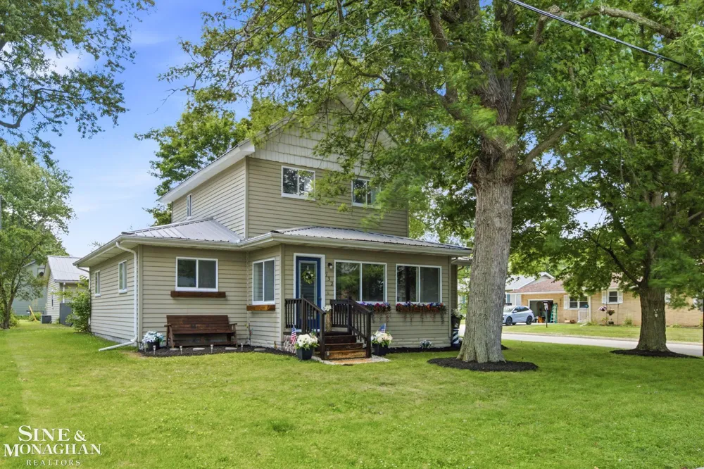 732 9th St Street St Clair City, MI 48079