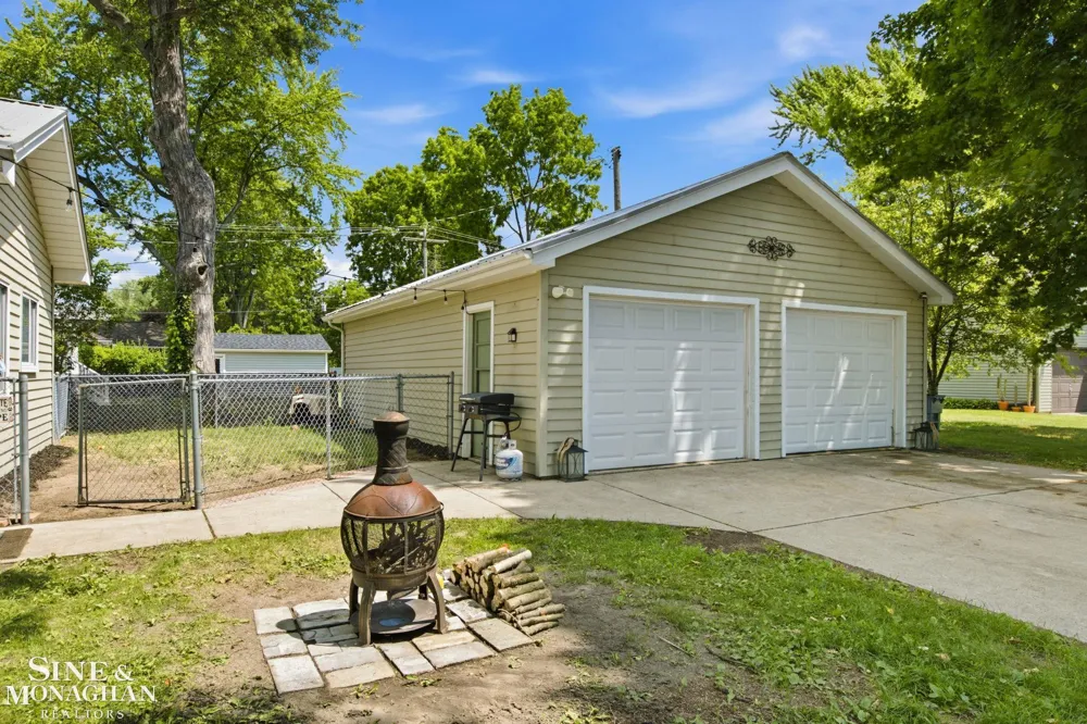 732 9th St Street St Clair City, MI 48079