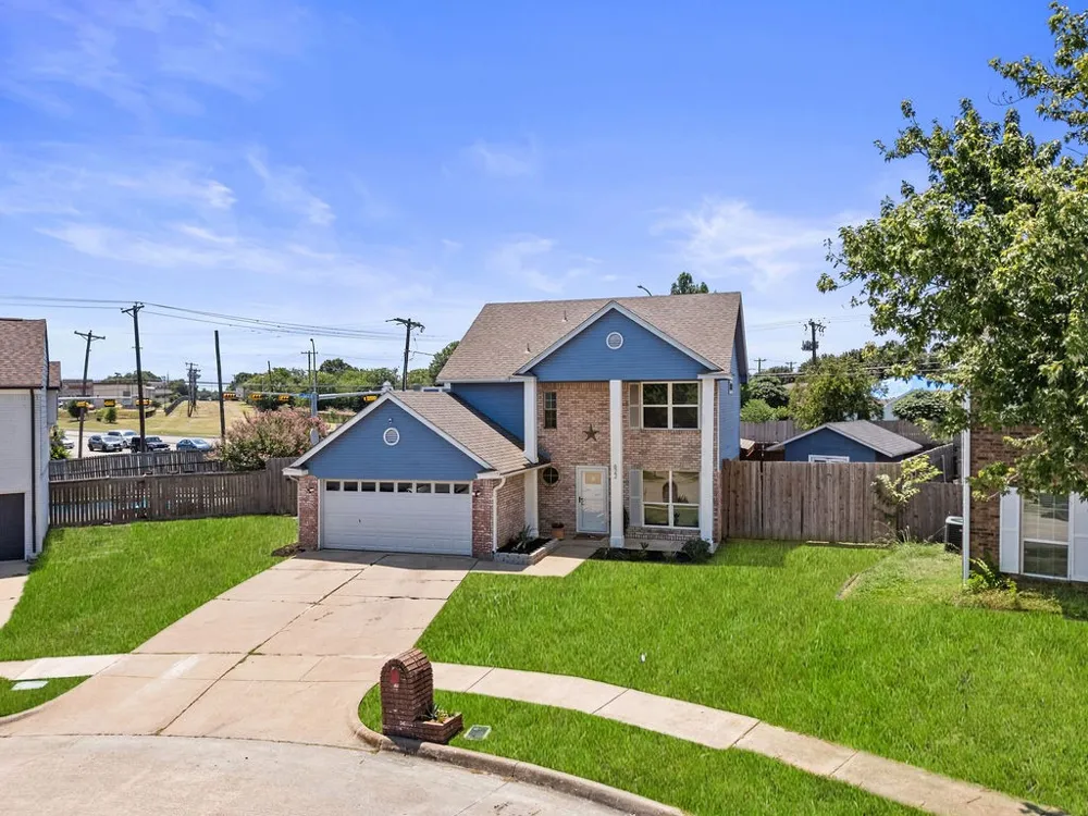 622 Mission Hills Drive Arlington, TX 76018