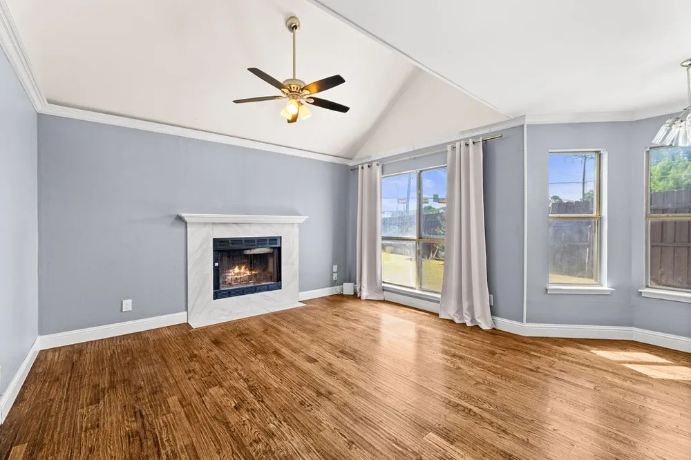 622 Mission Hills Drive Arlington, TX 76018