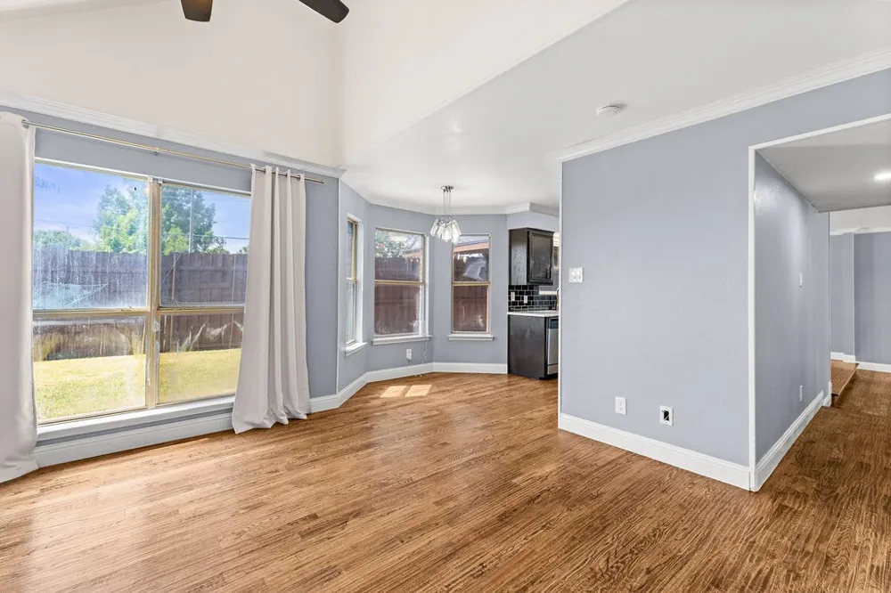 622 Mission Hills Drive Arlington, TX 76018