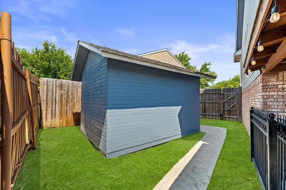 622 Mission Hills Drive Arlington, TX 76018