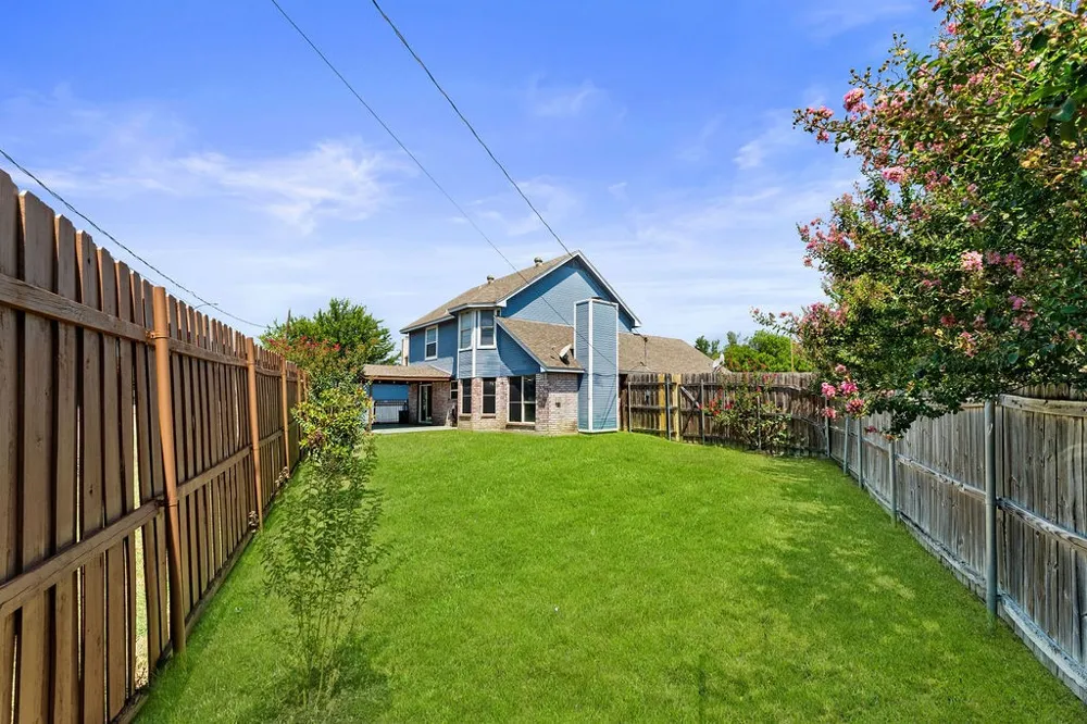622 Mission Hills Drive Arlington, TX 76018