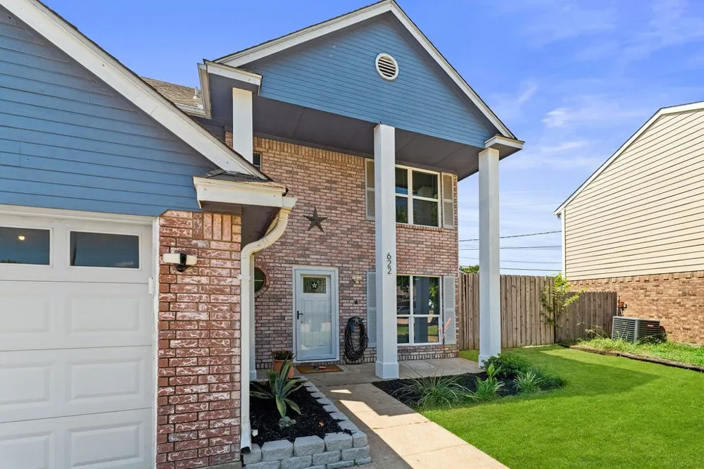622 Mission Hills Drive Arlington, TX 76018