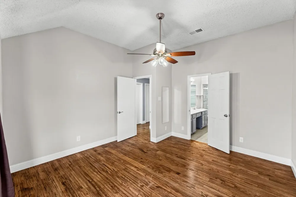 622 Mission Hills Drive Arlington, TX 76018