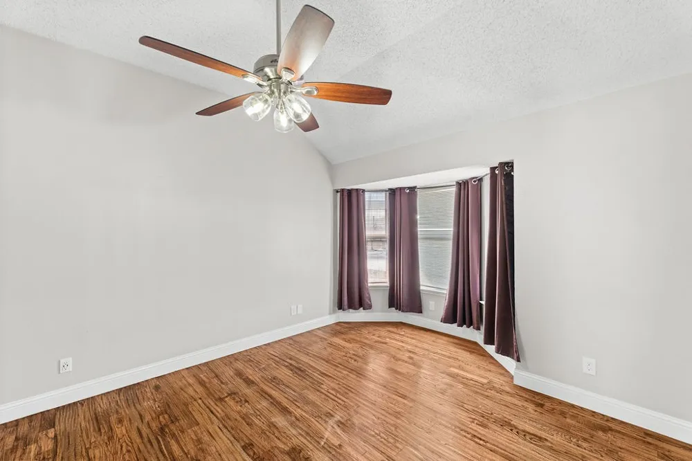 622 Mission Hills Drive Arlington, TX 76018