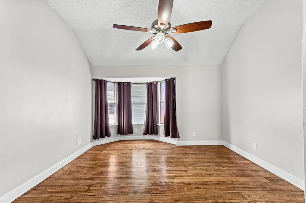622 Mission Hills Drive Arlington, TX 76018