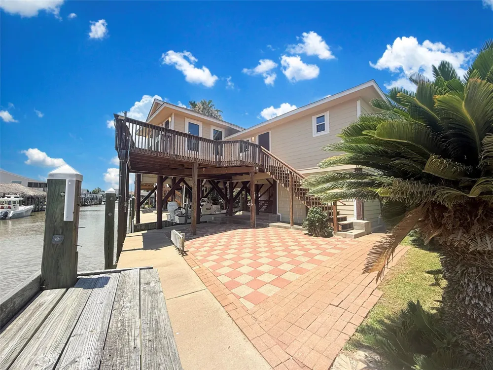 23 King Fish Lane Freeport, TX 77541